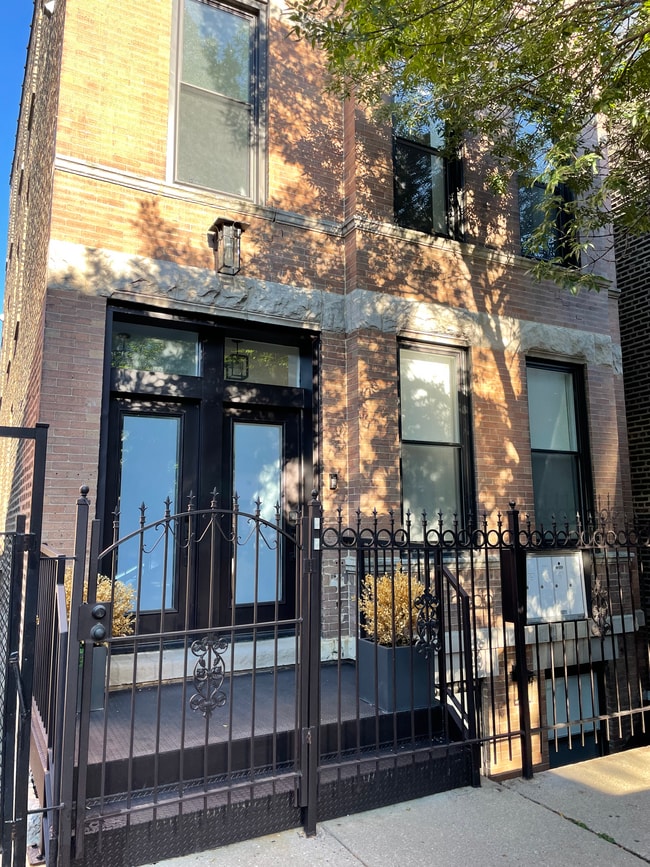 Building Photo - 1241 N Bosworth Ave
