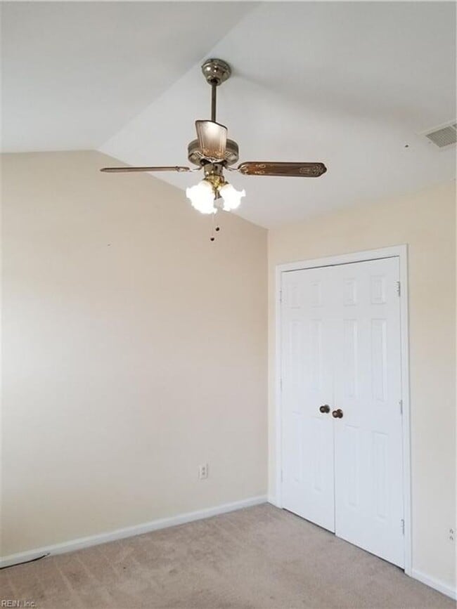 Building Photo - Landstown Lakes