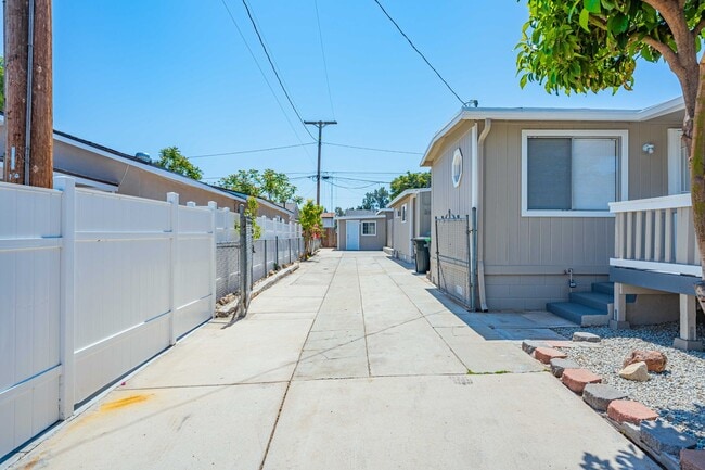 Building Photo - 32958 Urban Ave