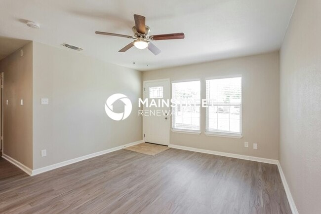 Building Photo - 6831 Blue Lake Dr