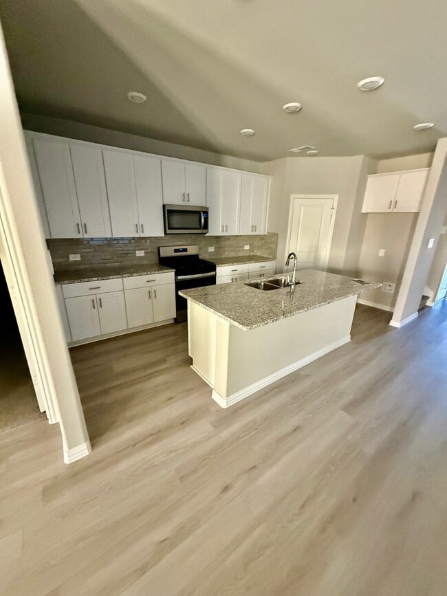 Building Photo - 2288 Clf Spgs Dr