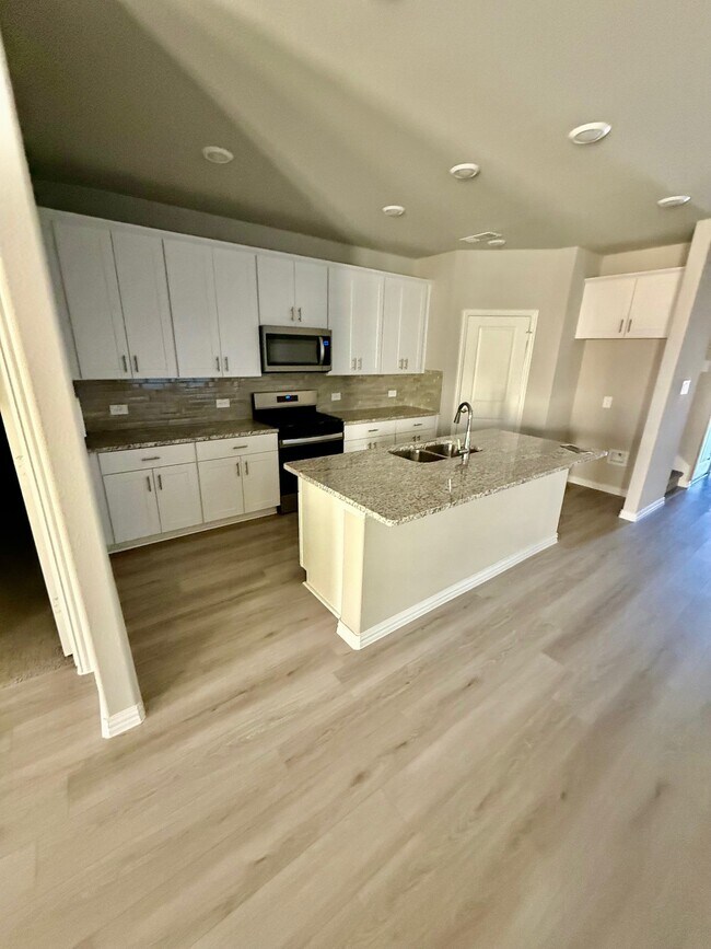 Foto del edificio - 2288 Clf Spgs Dr