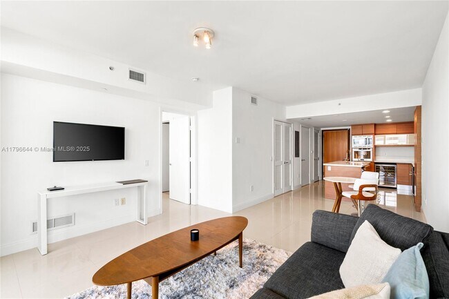 Foto del edificio - 5875 Collins Ave