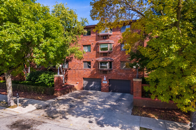 Building Photo - Courtyard Square Condominums