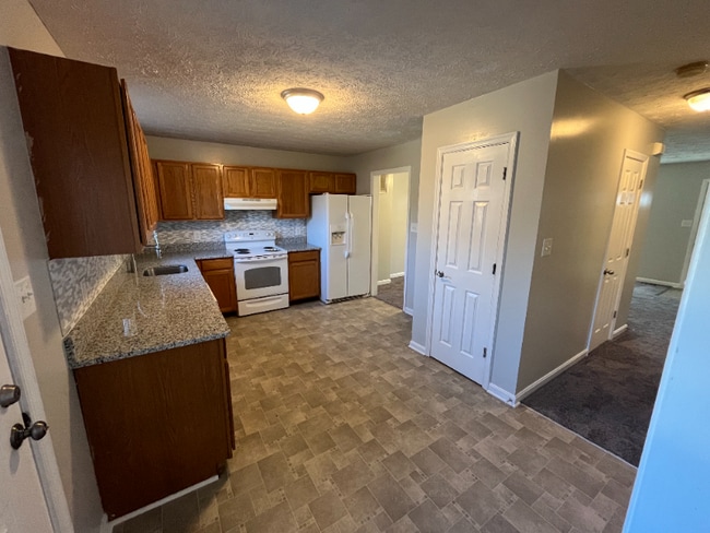 Building Photo - 225 Sherando Cir