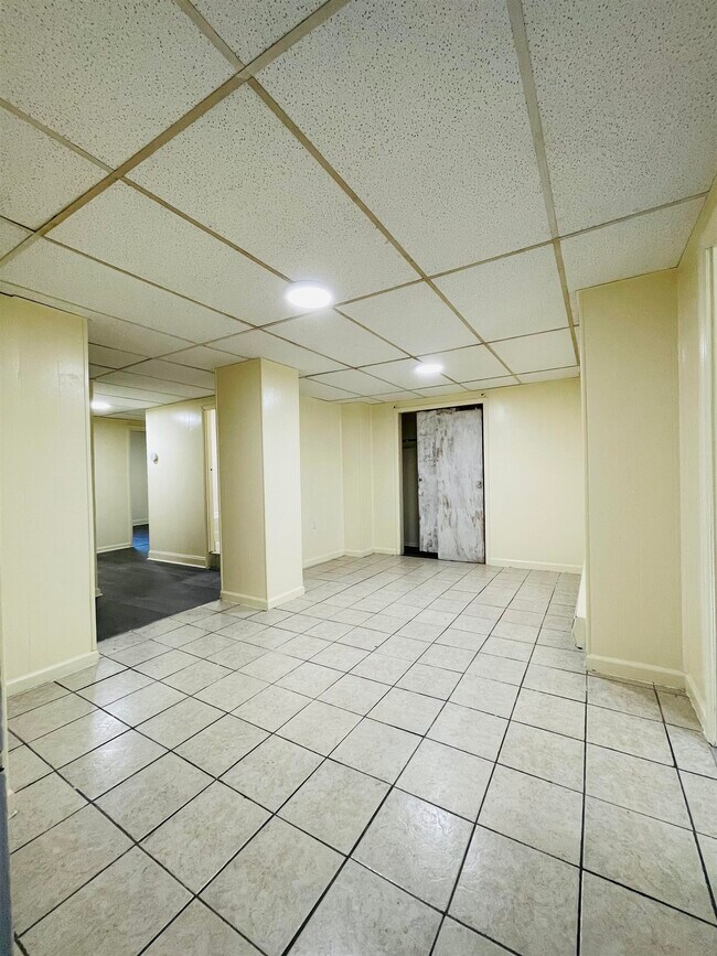 Building Photo - 6407 Broadway