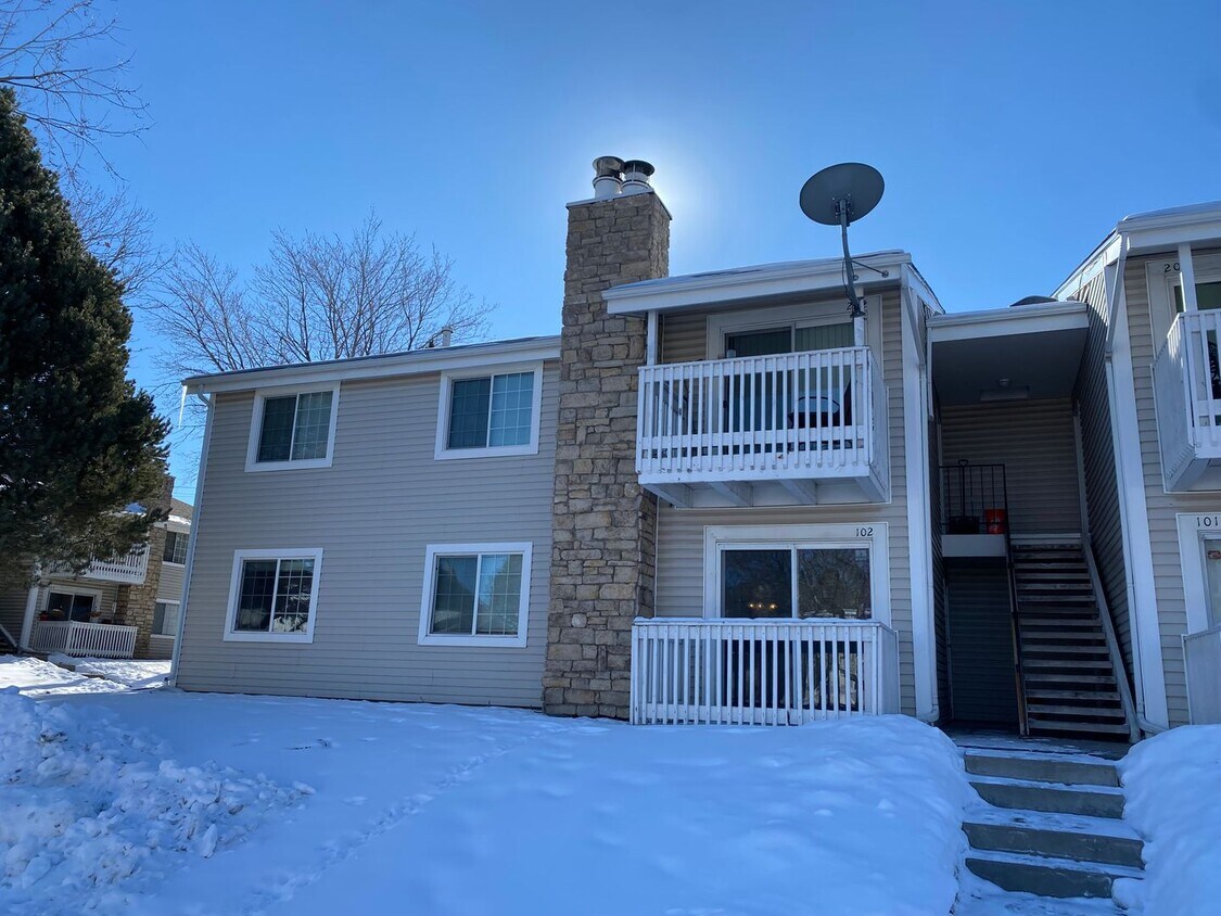 Primary Photo - Spacious Aurora Condo