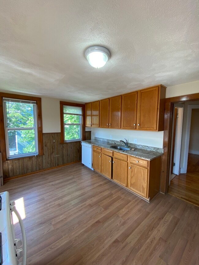 Building Photo - 51 Aldie St