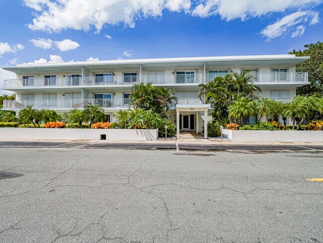 Foto del edificio - 855 Dahlia Ln