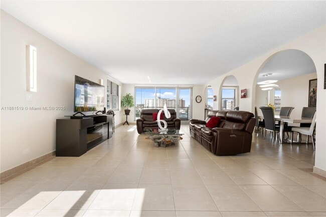 Building Photo - 1920 S Ocean Dr