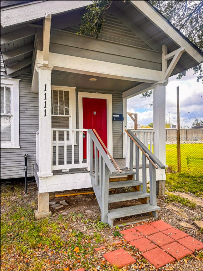 Building Photo - 1107 Avenue A