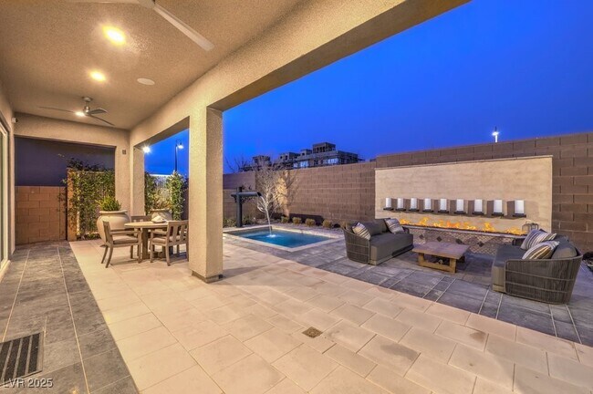 Foto del edificio - 2542 Strathmill Ave