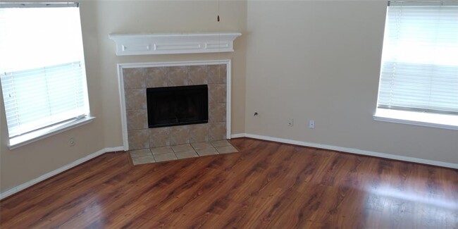 Building Photo - 6023 Branch Lake Dr