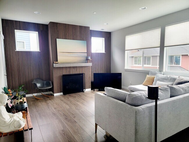 Building Photo - Bright and spacious 3 bed in a convenient ...