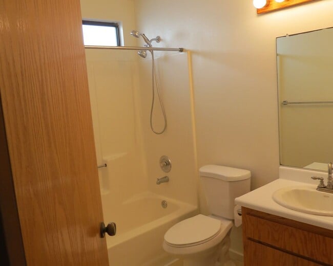 2 br, 2 bath House 529 Longbranch Ave House Rental in Grover Beach