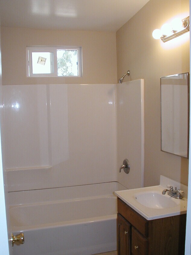 Foto del edificio - 341 Grace Ave