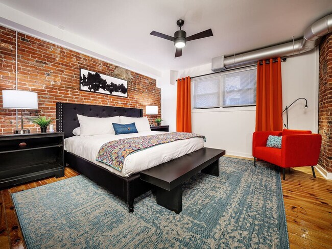 Building Photo - 219 Vine St