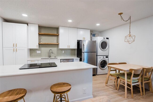 Building Photo - 2600 Penny Ln