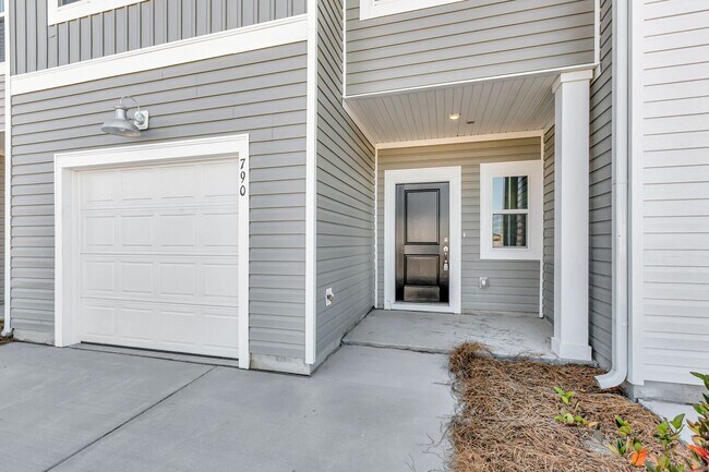 Foto del edificio - Modern Lowcountry Townhome in Cane Bay