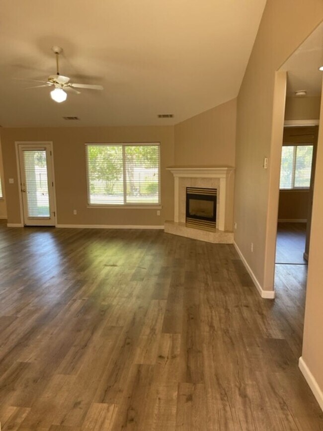 Foto del edificio - Home on Palo Cedro Golf Course!