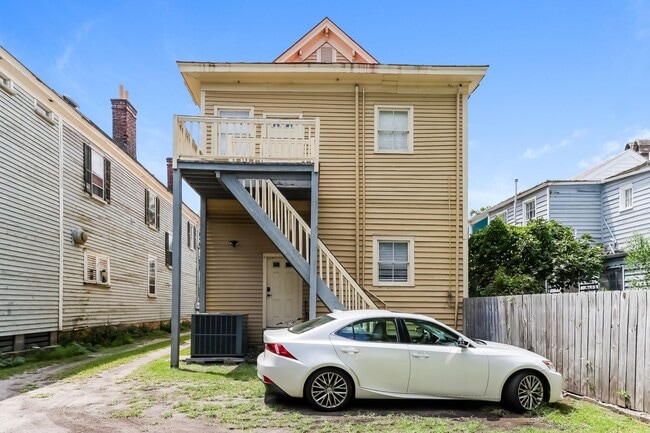 Building Photo - 114 Alexander St