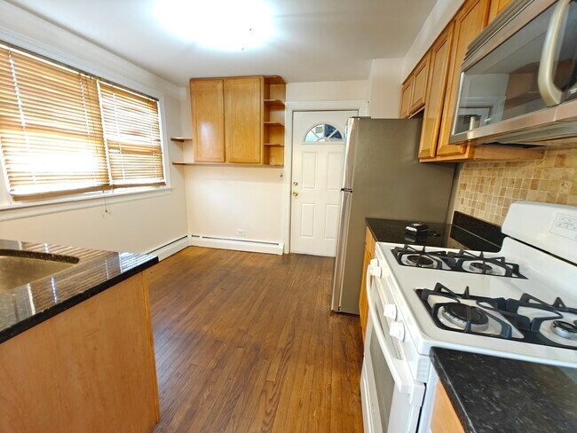 Foto del edificio - 7555 N Oakley Ave