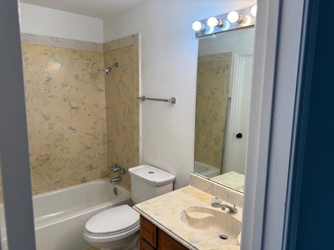 Building Photo - 8243 Creekbend Dr