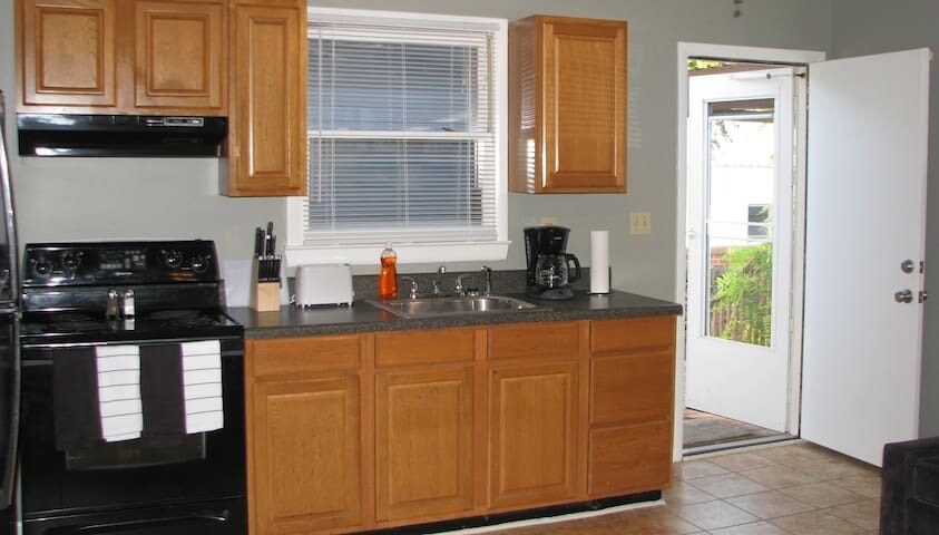 Kitchen - 2900 Highland Dr