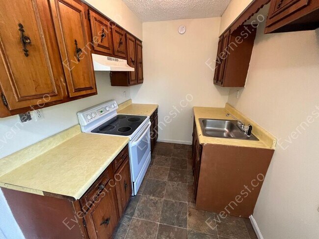 Foto del edificio - 925 Shallowford Rd