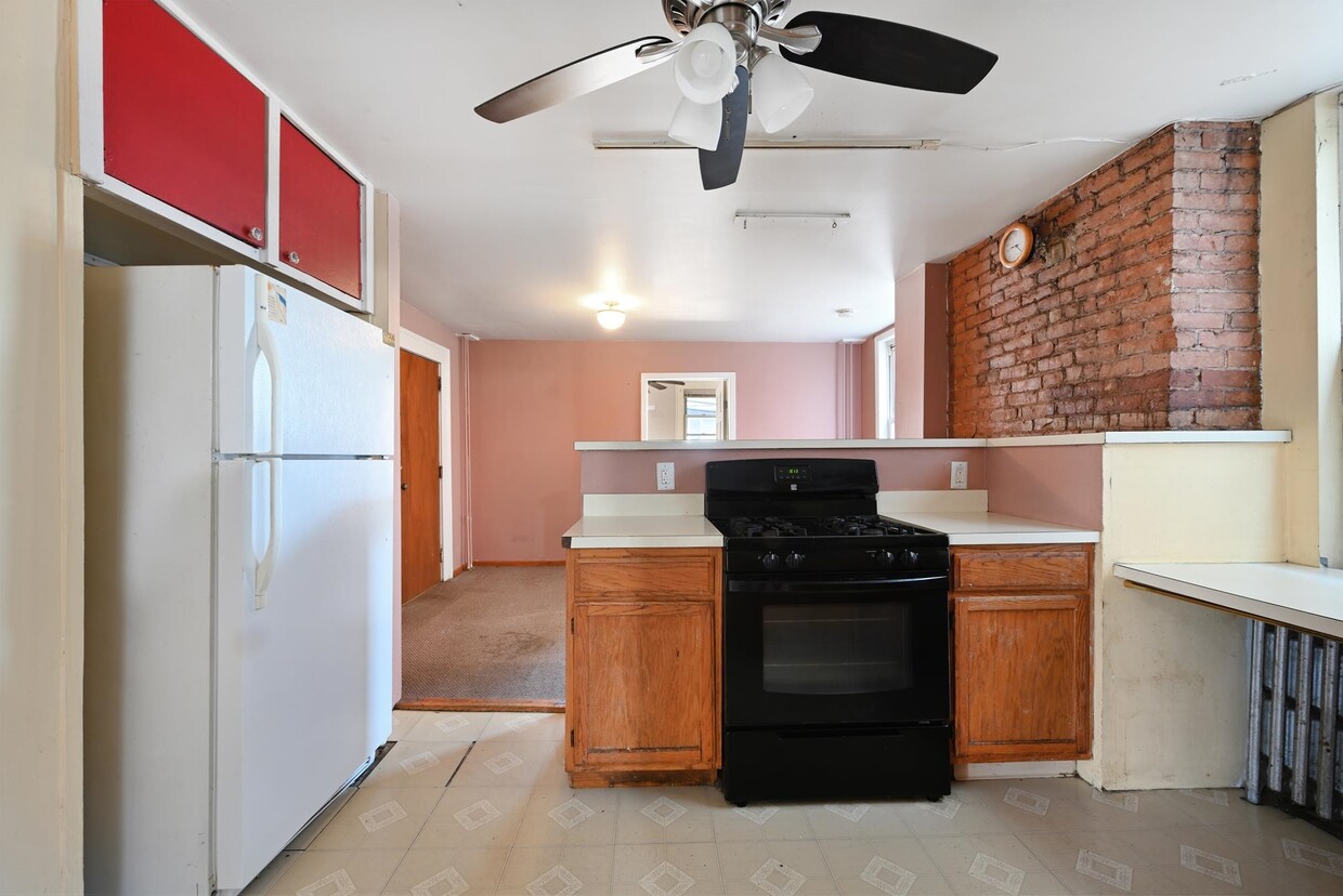 Primary Photo - 319 5th St