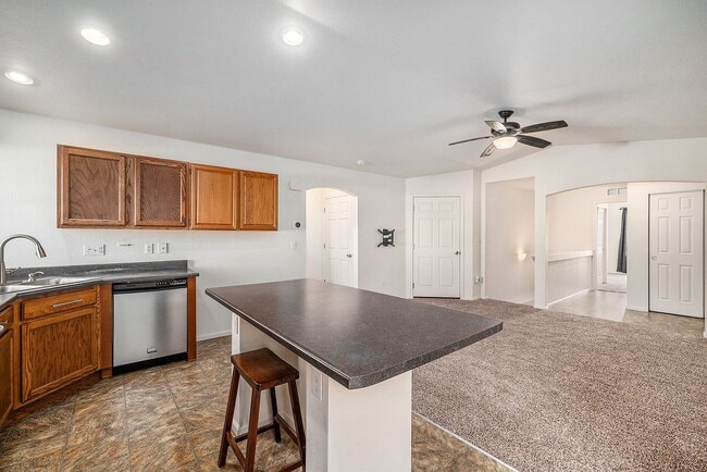 Building Photo - Spacious 3 Bed 3 Bath in the heart of Gree...