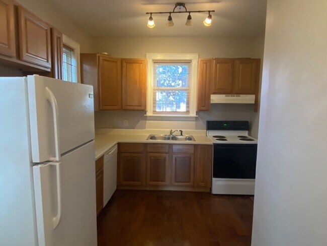 Building Photo - 715-717 Sims Ave