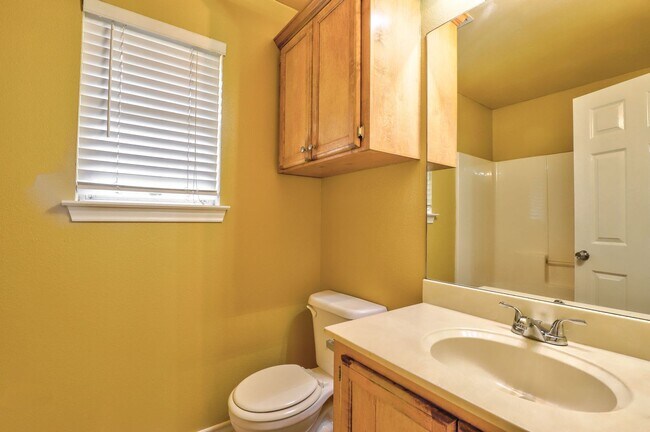 Foto del edificio - 1221 E 18th St
