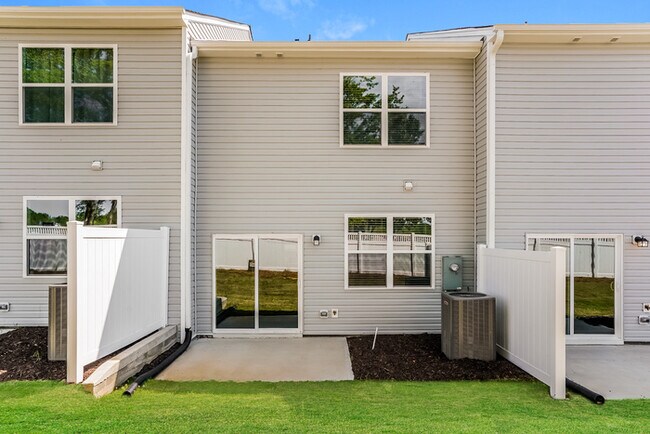 Foto del edificio - Fantastic 3bd/2ba home! Coming soon!