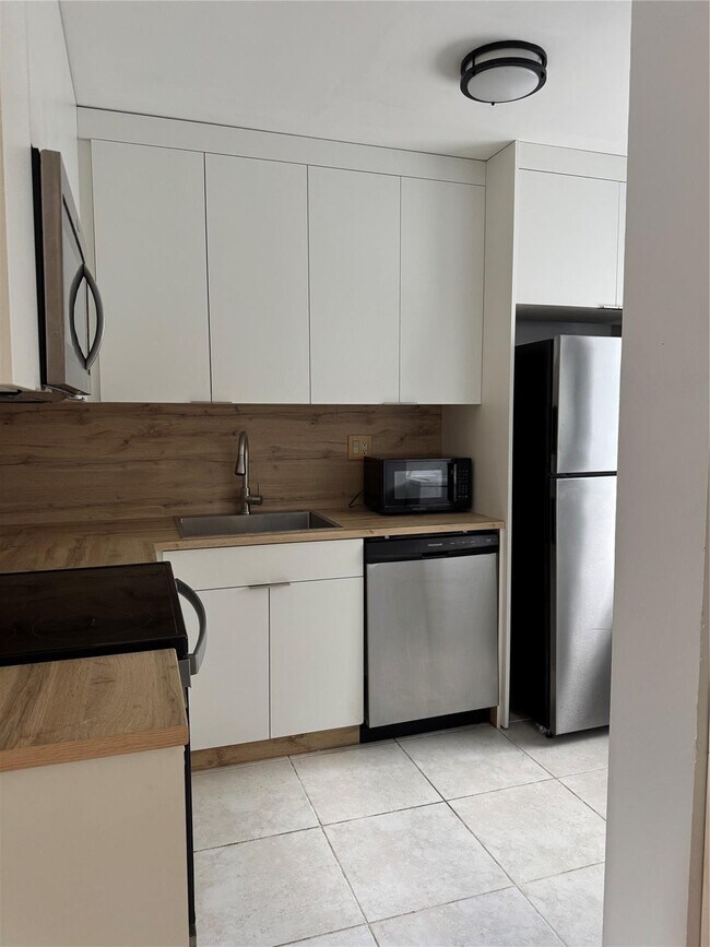 Foto del edificio - 313 Gardens Dr