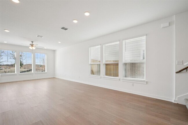 Foto del edificio - 152 Hartson Dr