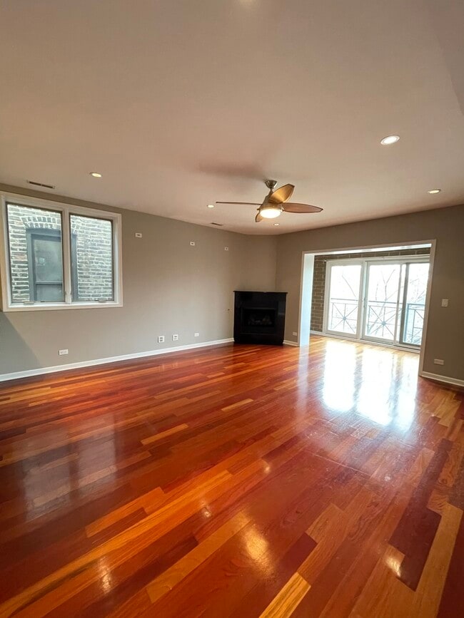 Foto del edificio - 1457 N Ashland Ave