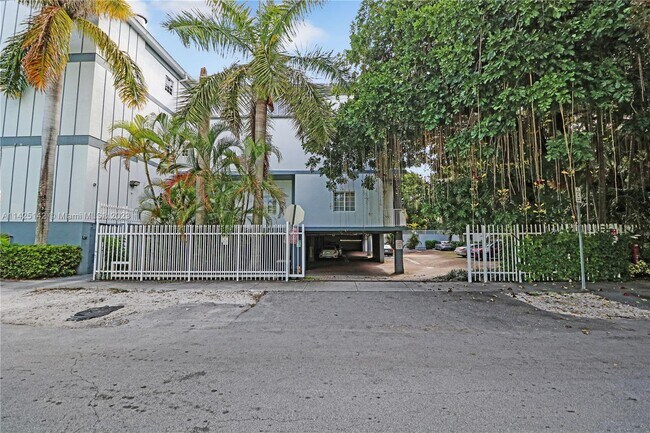 Foto del edificio - 2734 Bird Ave