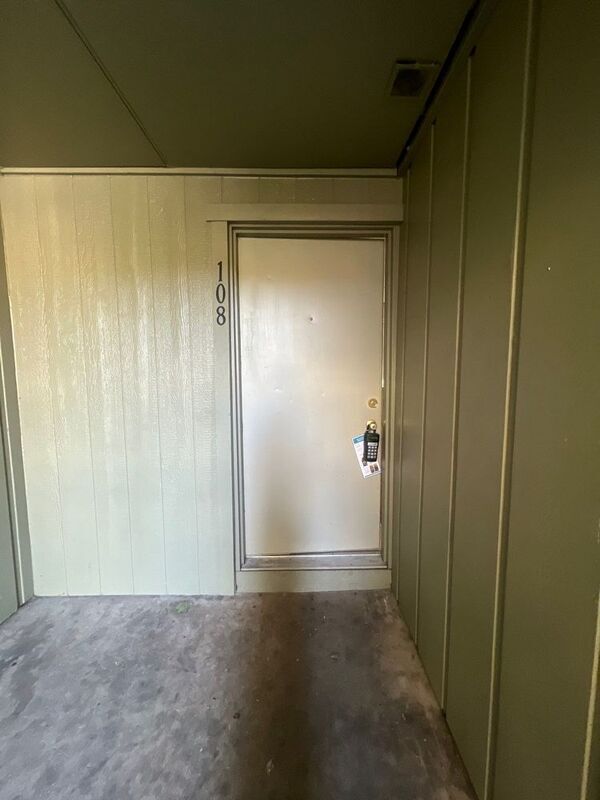 Foto del edificio - 805 NW 23rd St
