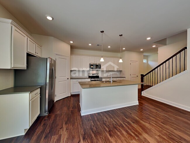 Building Photo - 769 Carnaby Ln