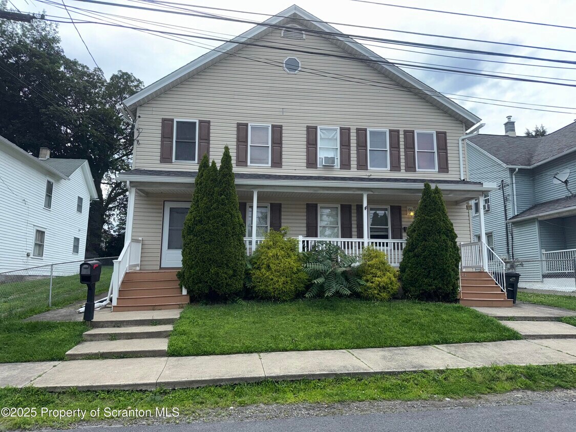 Foto principal - 146 S Everett Ave
