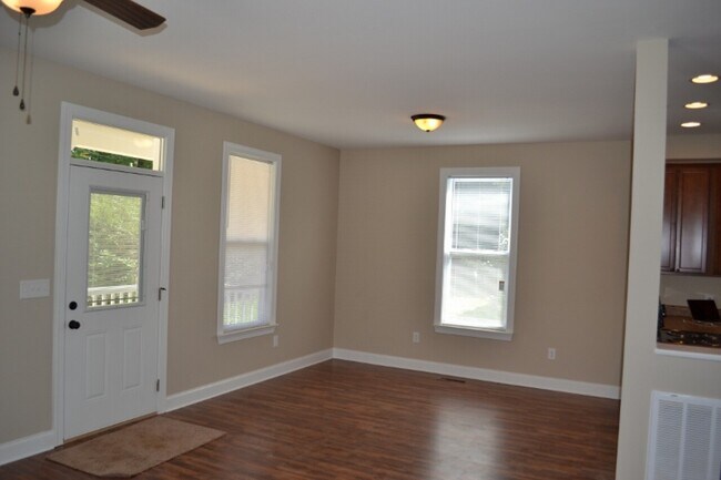 Foto del edificio - 810 E 10th Street