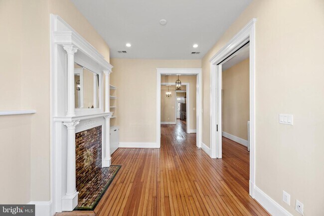 Building Photo - 72 Seaton Pl NW