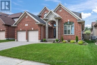 Building Photo - 454 Cottontail Crescent