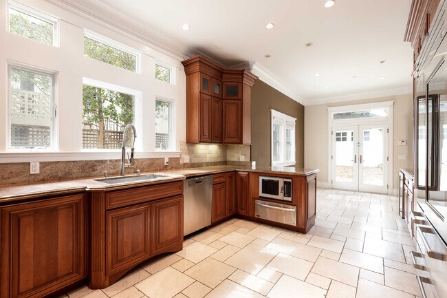 Foto del edificio - 2112 Easton Dr