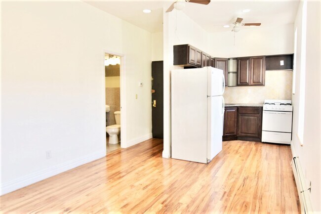Foto del edificio - 301 W 151st St