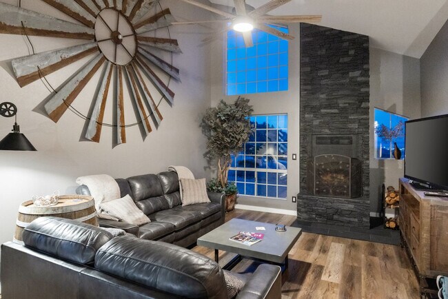 Foto del edificio - 525 N Fitzmaurice Dr