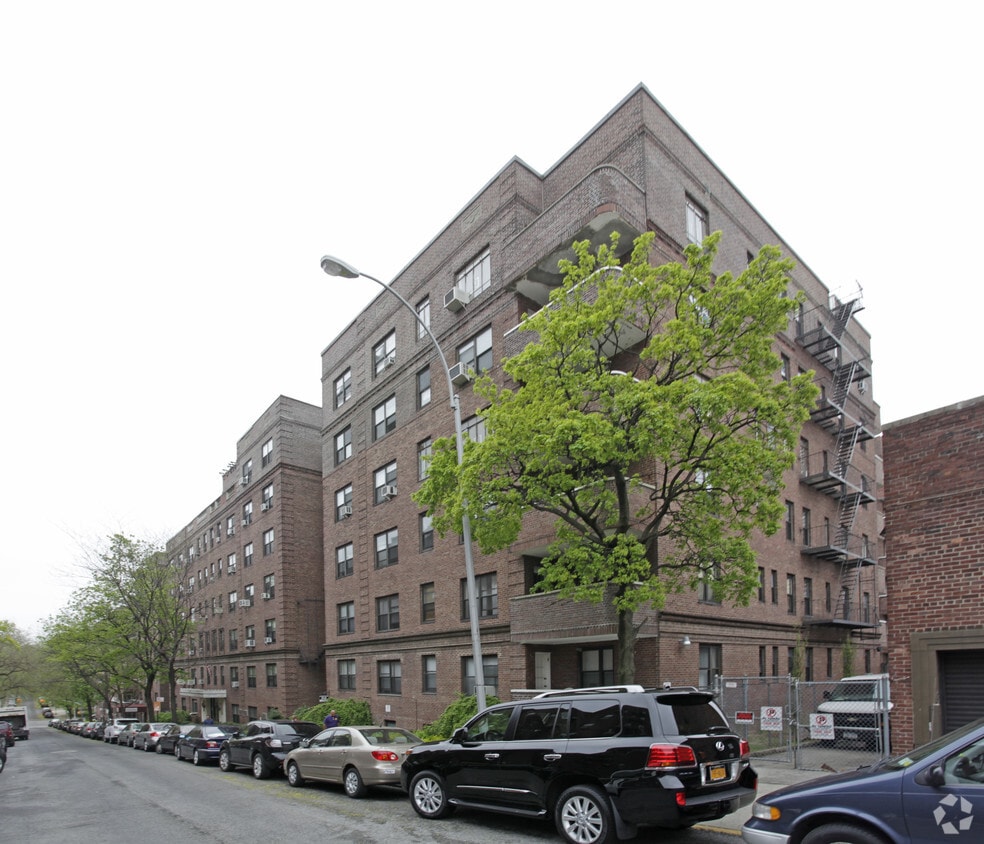The Boulevard Apartments Rentals in Forest Hills at 10326 68th Ave