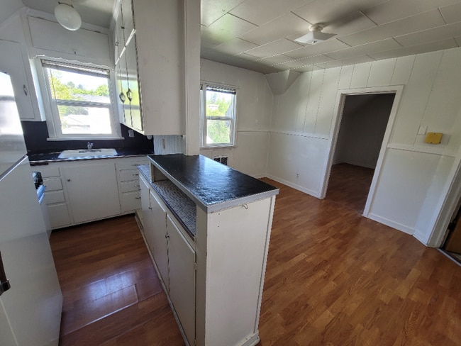 Building Photo - 523 Taylor Ave