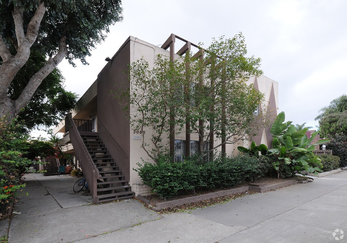 5065 W Point Loma Blvd, San Diego, CA 92107 Apartments in San Diego